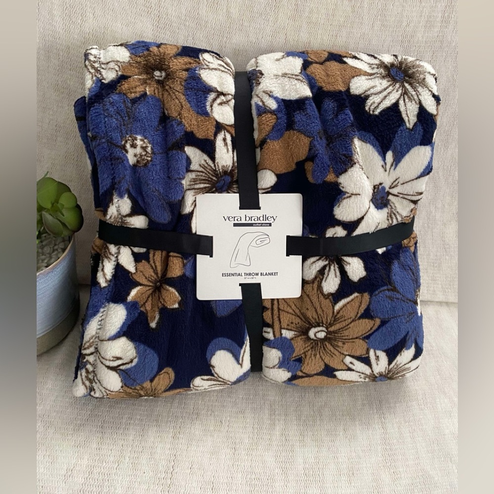 β€οΈSALEβ€οΈβ¨πβ¨Brand New Vera Bradley Essential Throw Blanket